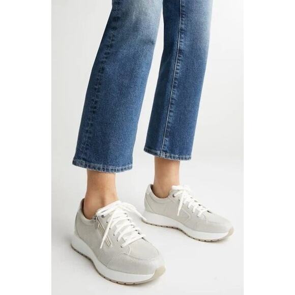 Munro Sutton leather Sneaker in gray silver  size 7.5M - Picture 1 of 11